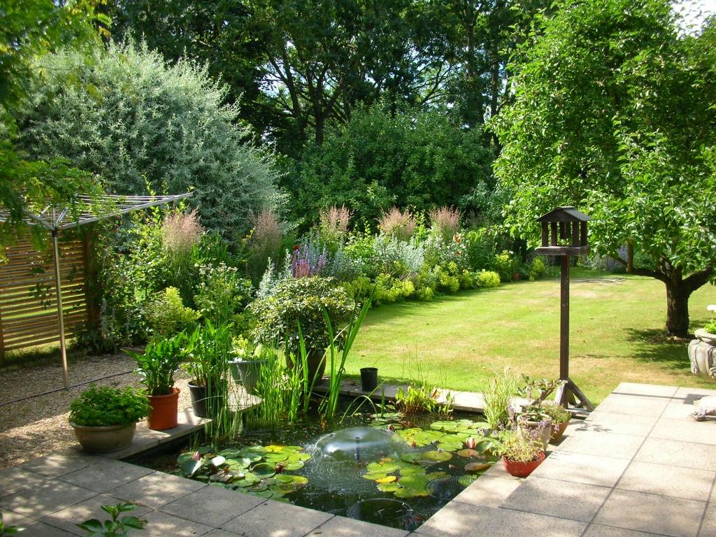 Summergarden4edc8e2ac47944edbcd32427e367b25c1105c