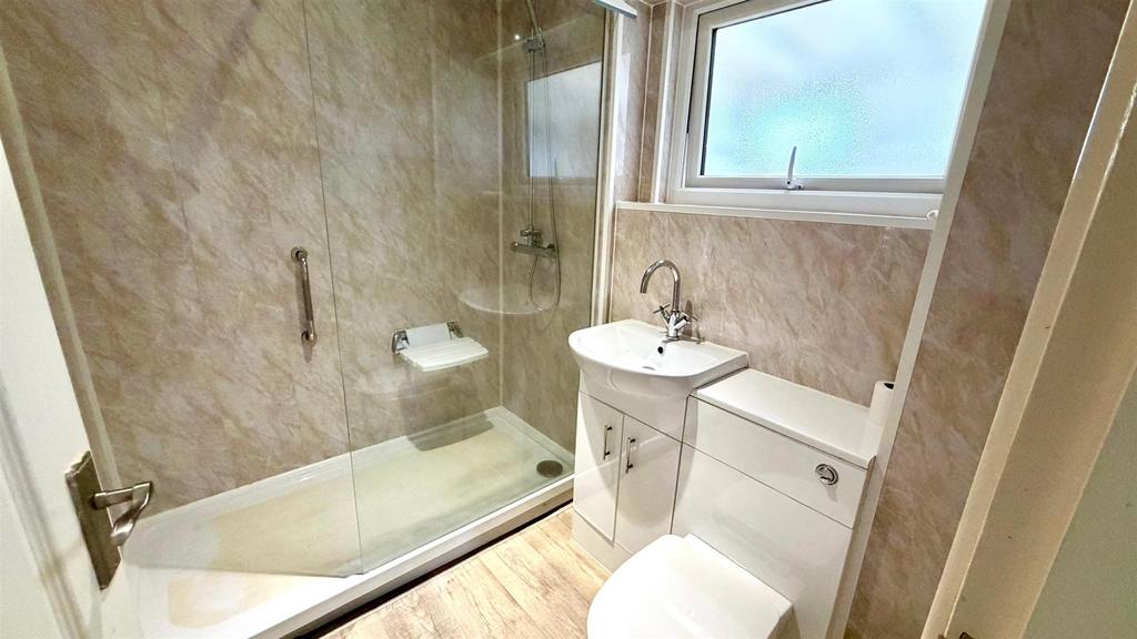 Refitted 3 piece showerroom
