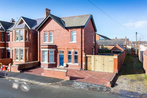 3 bedroom detached house for sale, Durham Avenue, Lytham St Annes, FY8