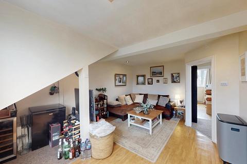 2 bedroom flat for sale, New Instruction 2 Double Bedrooms Finsbury Park Road