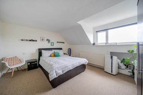 3 bedroom flat for sale, Birchington Road, West Hampstead, London, NW6