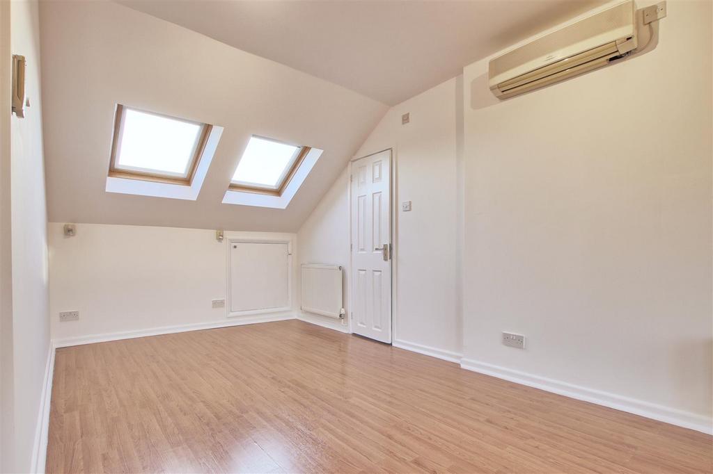 Bedroom 1 - 2.jpg