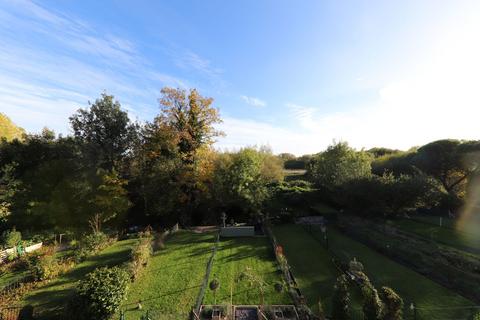2 bedroom apartment to rent, Colne Mead, Rickmansworth WD3