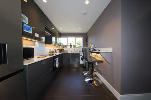 2 bedroom apartment to rent, Colne Mead, Rickmansworth WD3
