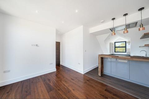 2 bedroom flat to rent, Garratt Lane, Earlsfield, London, SW17