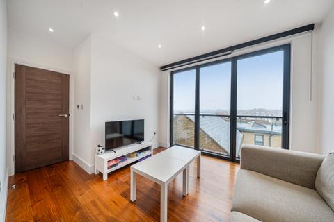 2 bedroom flat to rent, Garratt Lane, Earlsfield, London, SW17