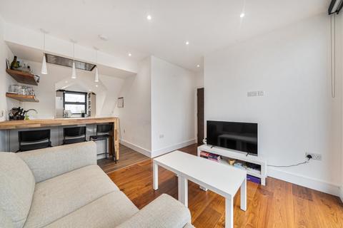 2 bedroom flat to rent, Garratt Lane, Earlsfield, London, SW17