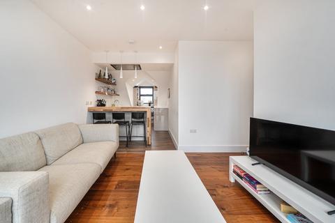 2 bedroom flat to rent, Garratt Lane, Earlsfield, London, SW17