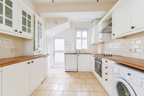 3 bedroom flat to rent, West Street, Harrow on the Hill, Harrow, HA1