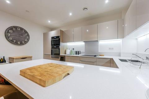 3 bedroom flat for sale, Cable Walk, Greenwich, London, SE10