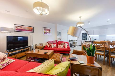 3 bedroom flat for sale, Cable Walk, Greenwich, London, SE10