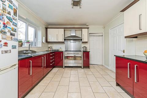 4 bedroom detached house for sale, St. Thomas Gardens, Huddersfield HD2