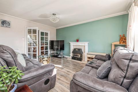 4 bedroom detached house for sale, St. Thomas Gardens, Huddersfield HD2