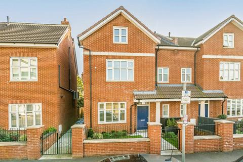 4 bedroom end of terrace house for sale, The Crescent, London SW19
