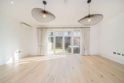 4 bedroom end of terrace house for sale, The Crescent, London SW19