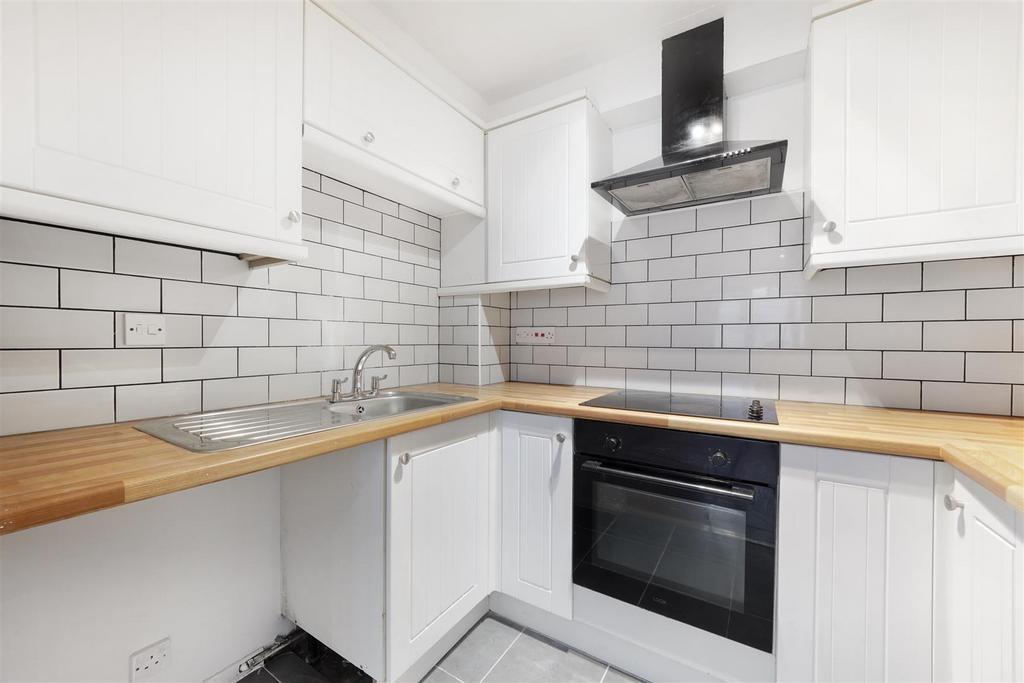 Flat 11, Castle Court - 5 BGFRm TBKTPLeg5 EZzl D.jpg