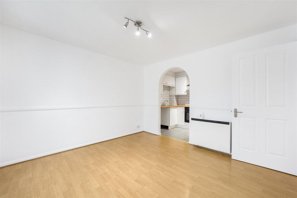 Flat 11, Castle Court - ANir LZd TZF07f0uwk7 OM.jpg