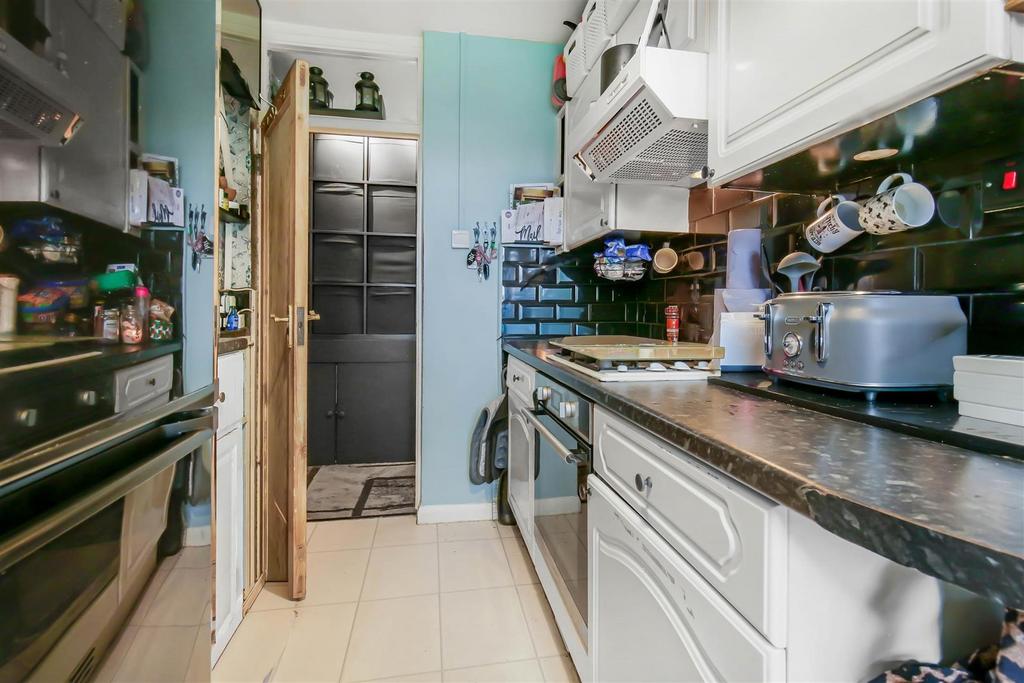 1637438156 - 37 Grosvenor Court, Brighton Road, SM