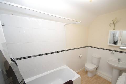 2 bedroom flat to rent, Wd18, Watford, WD18
