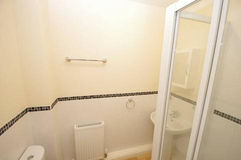 2 bedroom flat to rent, Rickmansworth Road Wd18, Watford, WD18