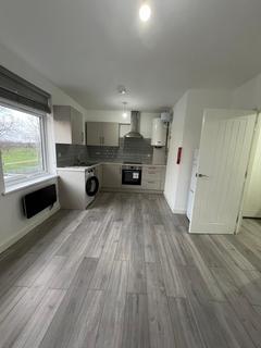 2 bedroom flat to rent, Lodge Avenue, Dagenham RM8
