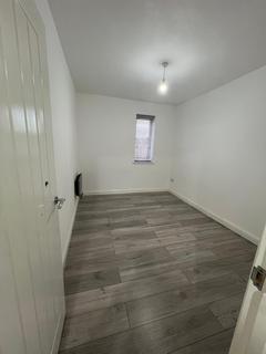 2 bedroom flat to rent, Lodge Avenue, Dagenham RM8