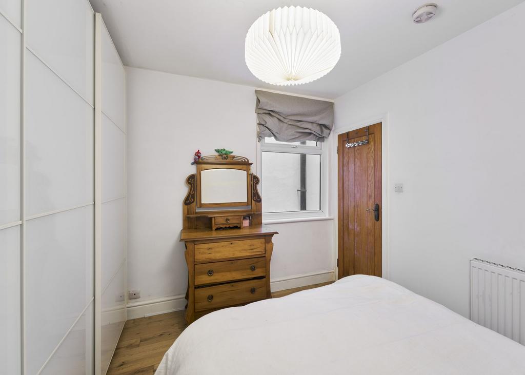 Clarence Mews E5