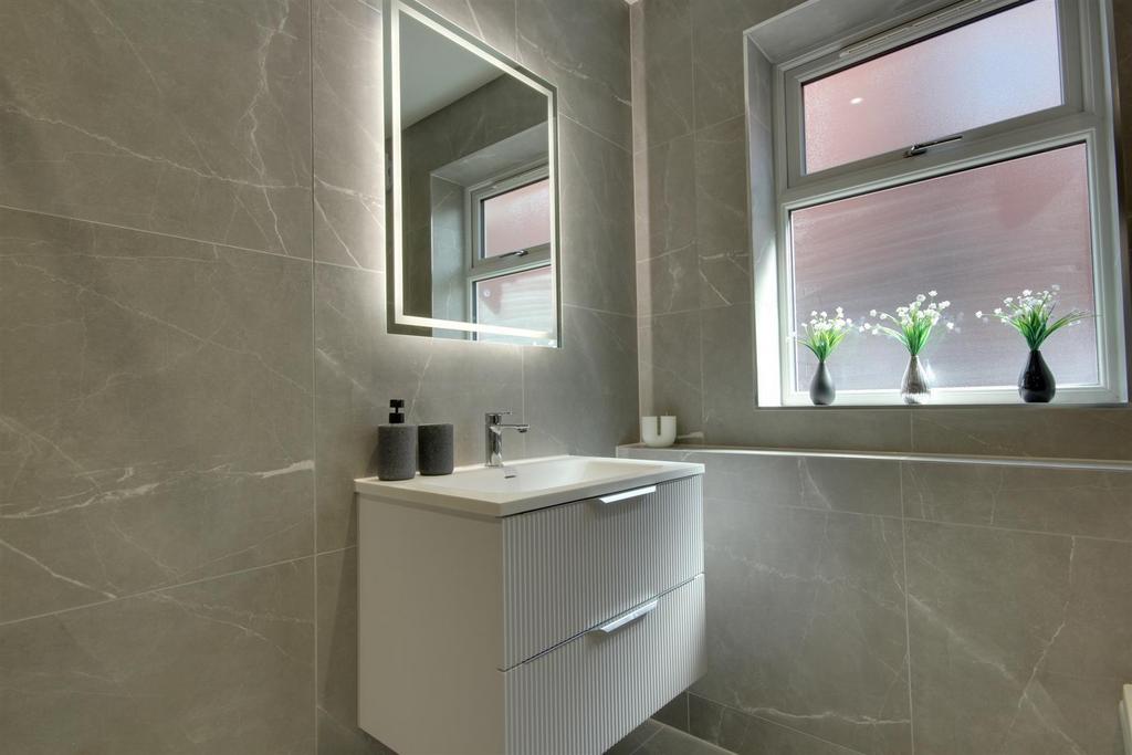 Shower Room 2.jpg