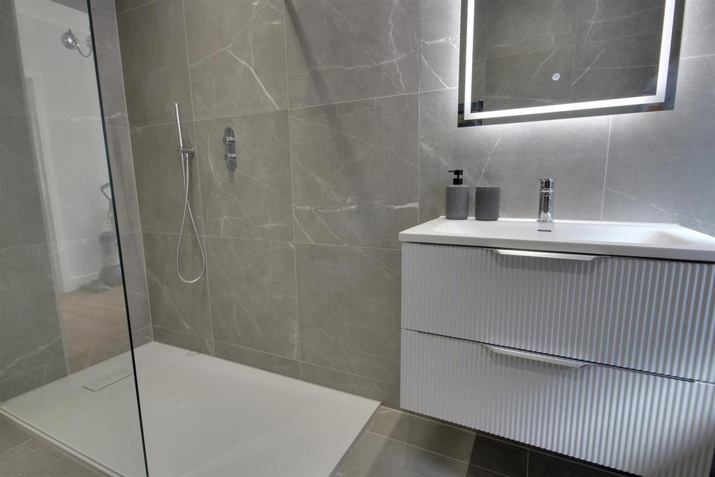 Shower Room.jpg