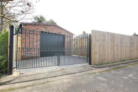 undefined, Tranby Avenue, Hessle HU13