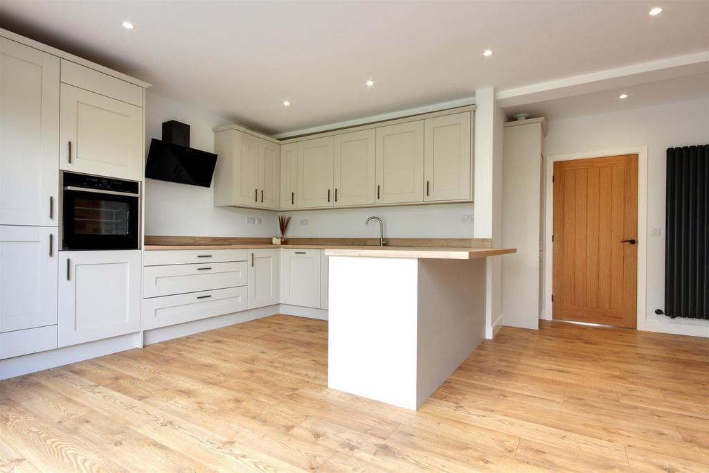 Kitchen 1.jpg