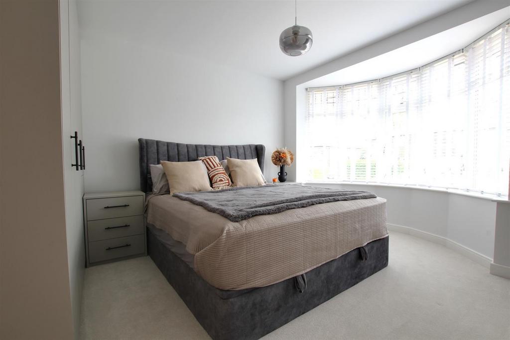 Bedroom 1.jpg