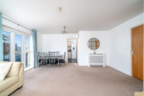 2 bedroom apartment to rent, Hemlock Close, London SW16