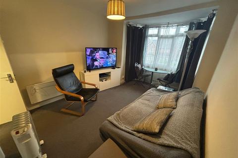 4 bedroom semi-detached house for sale, Studley Road, REDDITCH