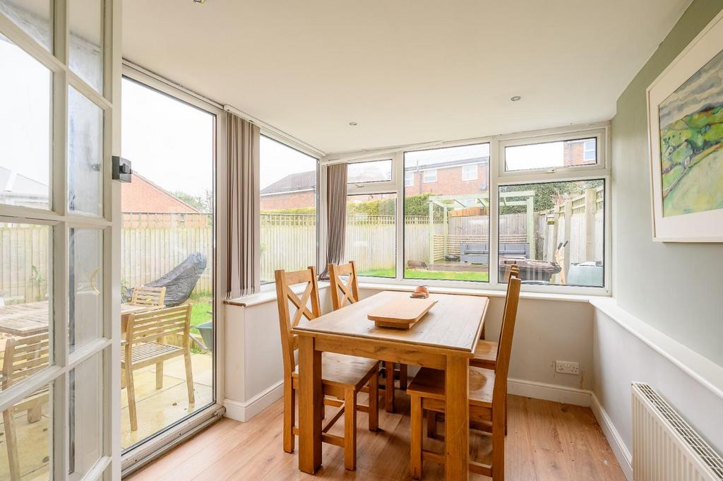 9 collingwood gardens-5.jpg