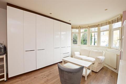 undefined, Stanley Road, Teddington