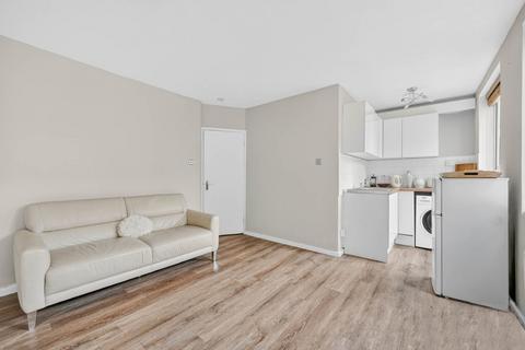 Studio to rent, Wilton Road, Pimlico, SW1V
