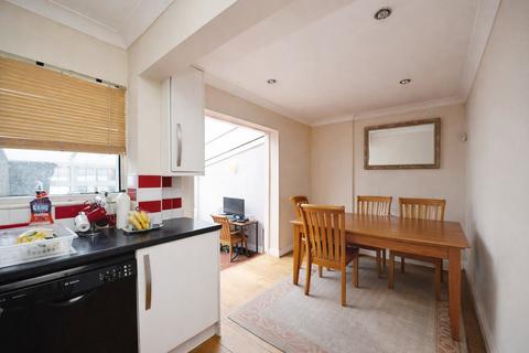 undefined, Larchwood Close, Romford RM5