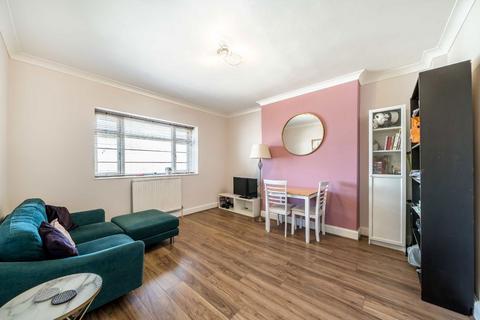 2 bedroom flat to rent, Poynders Gardens, London SW4