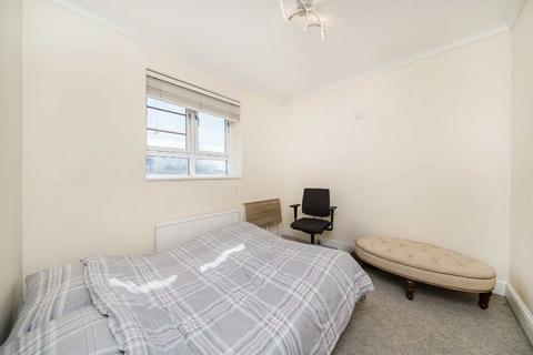 2 bedroom flat to rent, Poynders Gardens, London SW4