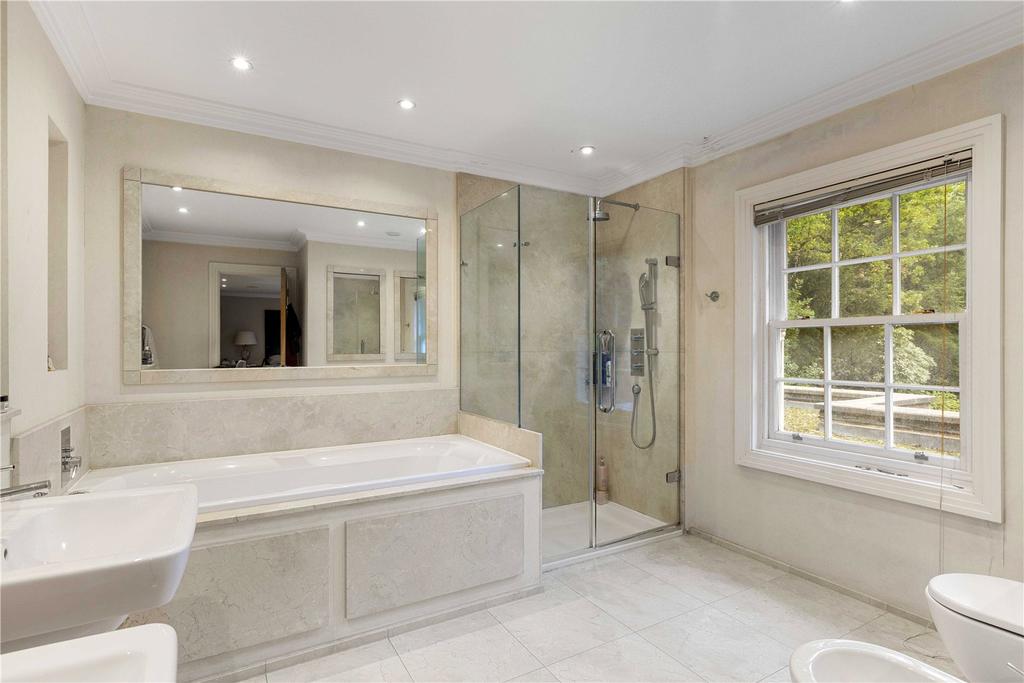 En Suite Bathroom