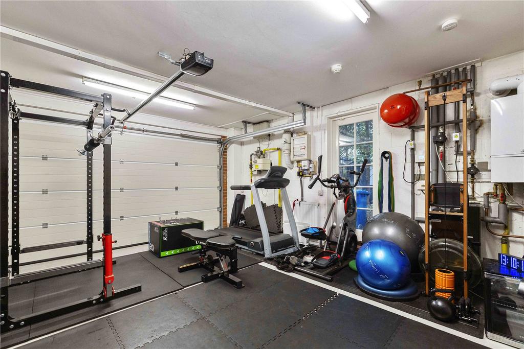 Garage/Gym