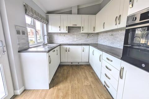 2 bedroom park home for sale, Foxhall Road, Rushmere St. Andrew, Ipswich