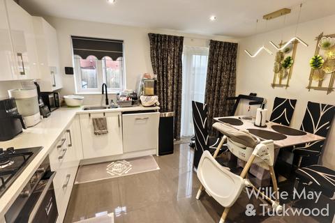 3 bedroom semi-detached house for sale, Vita Avenue, Bridgwater TA6