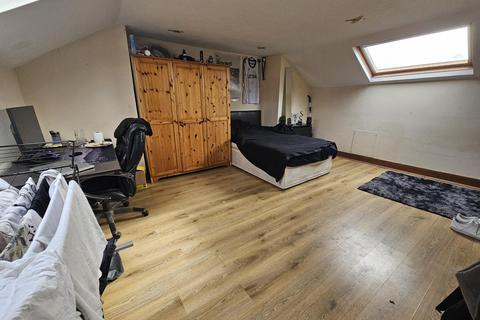 4 bedroom house to rent, Bennett Road, Leeds