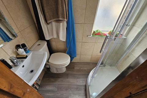 4 bedroom house to rent, Bennett Road, Leeds