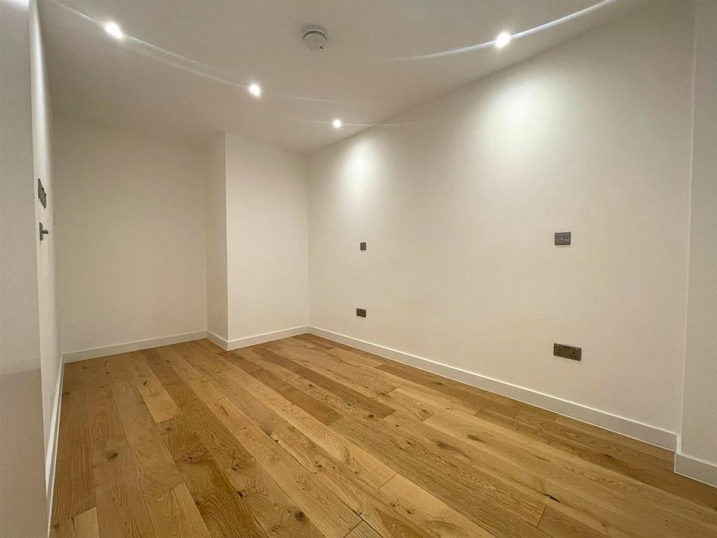 Bedroom Pic 1.jpg