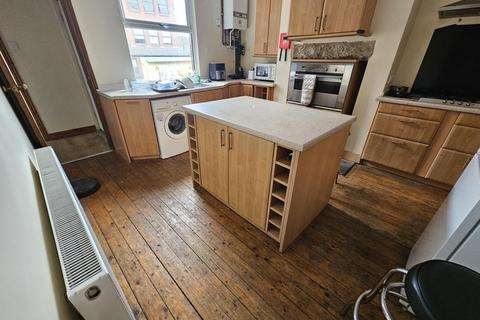 4 bedroom house to rent, Bennett Road, Leeds LS6