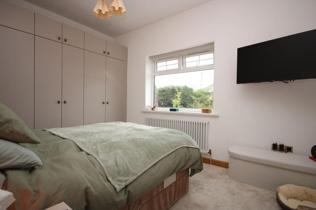Bedroom 1 (Front)