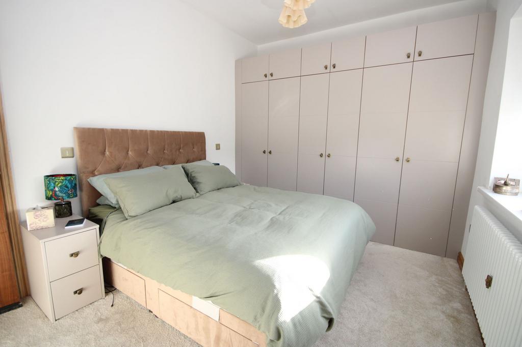 Bedroom 1 (Front)